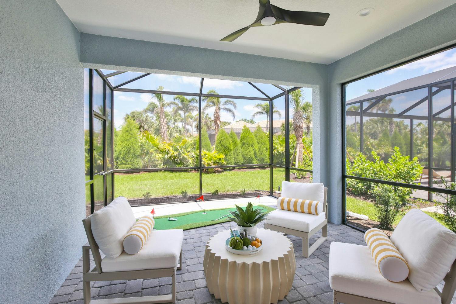 Screened covered lanai of the Tidewinds 2 villa